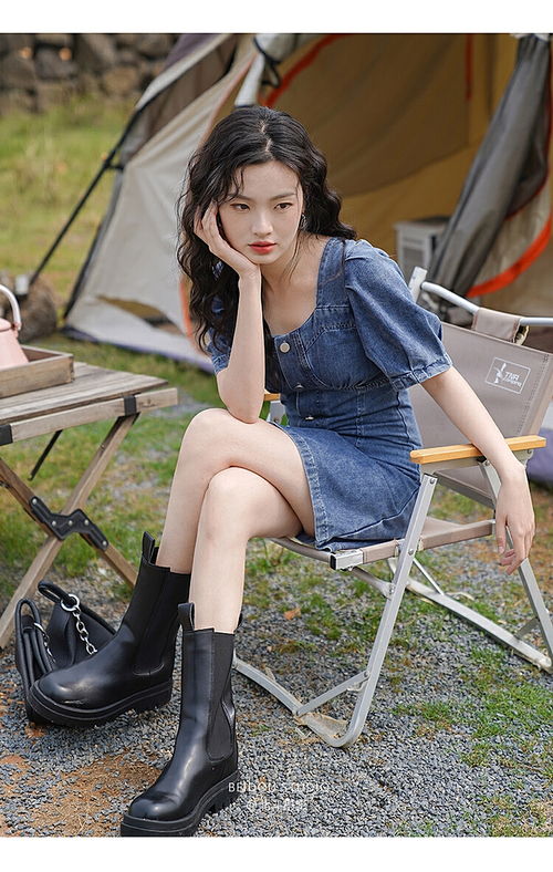 復(fù)古氣質(zhì)風(fēng)牛仔連衣裙 模特Kiki演繹短款時尚大片